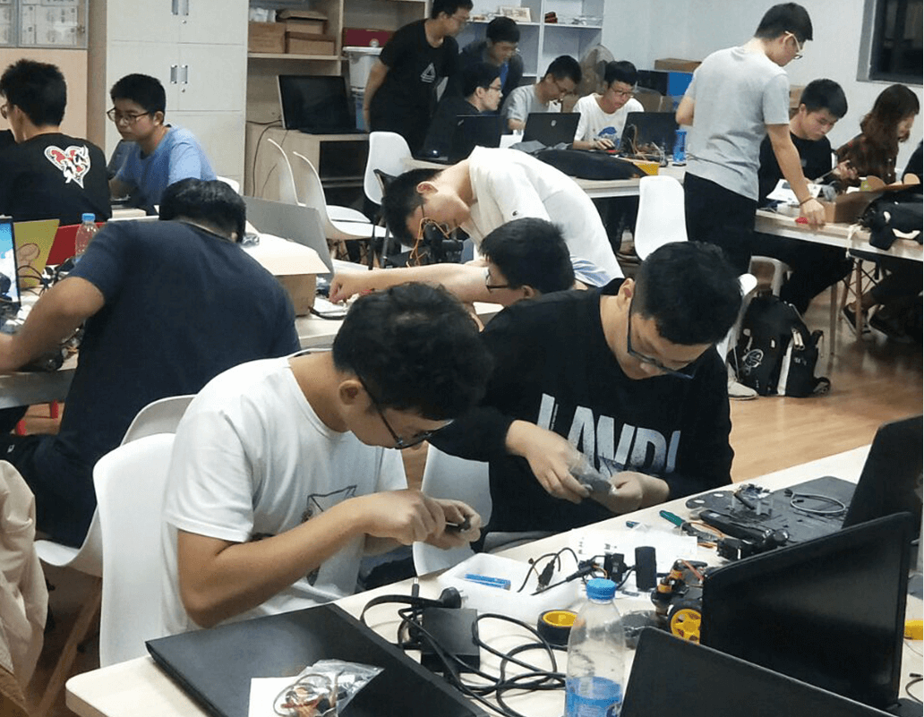 Teaching Application and Concept of Educational Functional Robots in Colleges and Universities